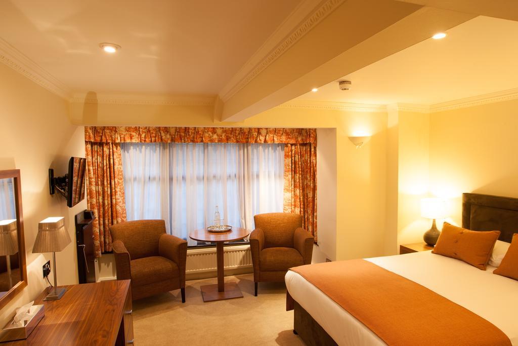 Hotel Stirrups 3*